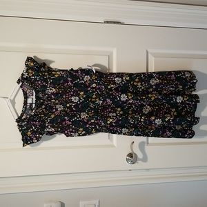 NWT size M Old Navy black print floral 100% rayon flutter sleeve dress